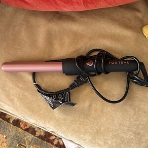 FoxyBae Pink Curling Wand